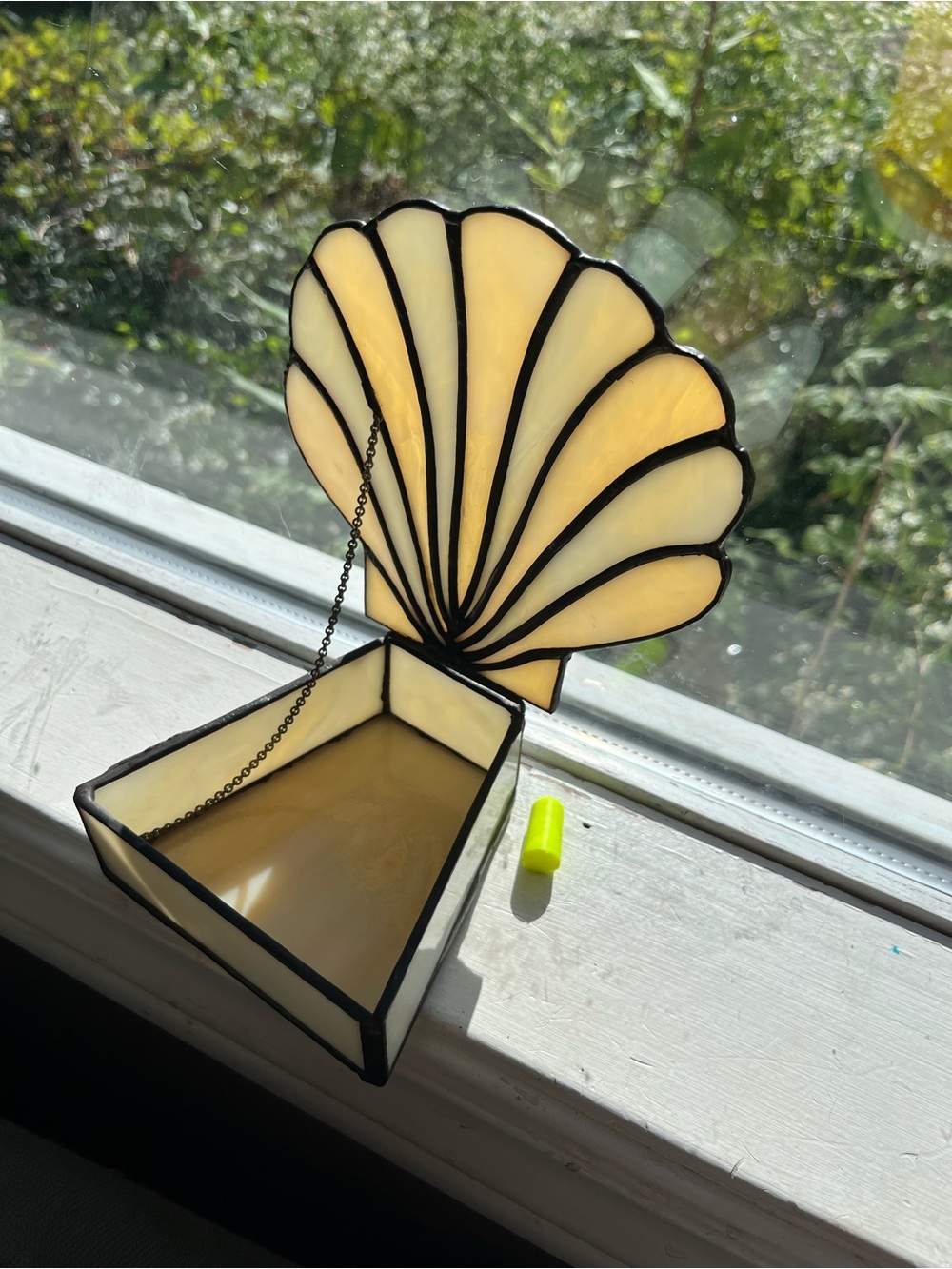 Stained Glass Accent Shell Box - Picture 4 of 6